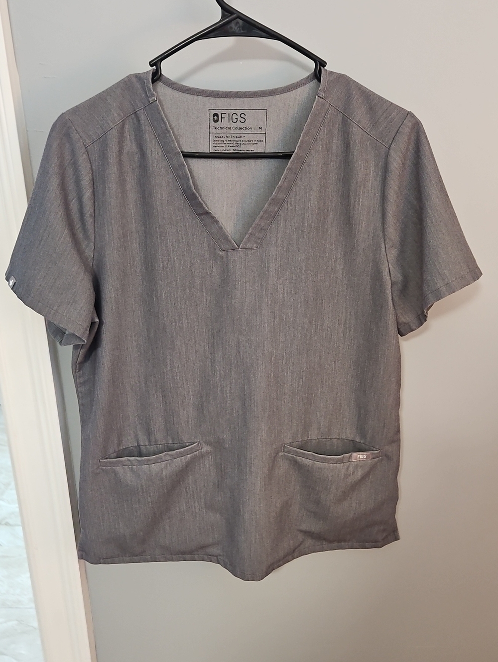 FIGS Womens V Neck Scrub Top 2 Pockets